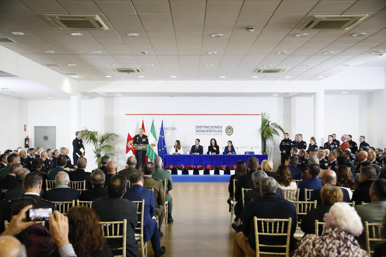 Las imágenes del acto institucional de la Policía Local de Almería con motivo de la festividad de su patrón, San Esteban