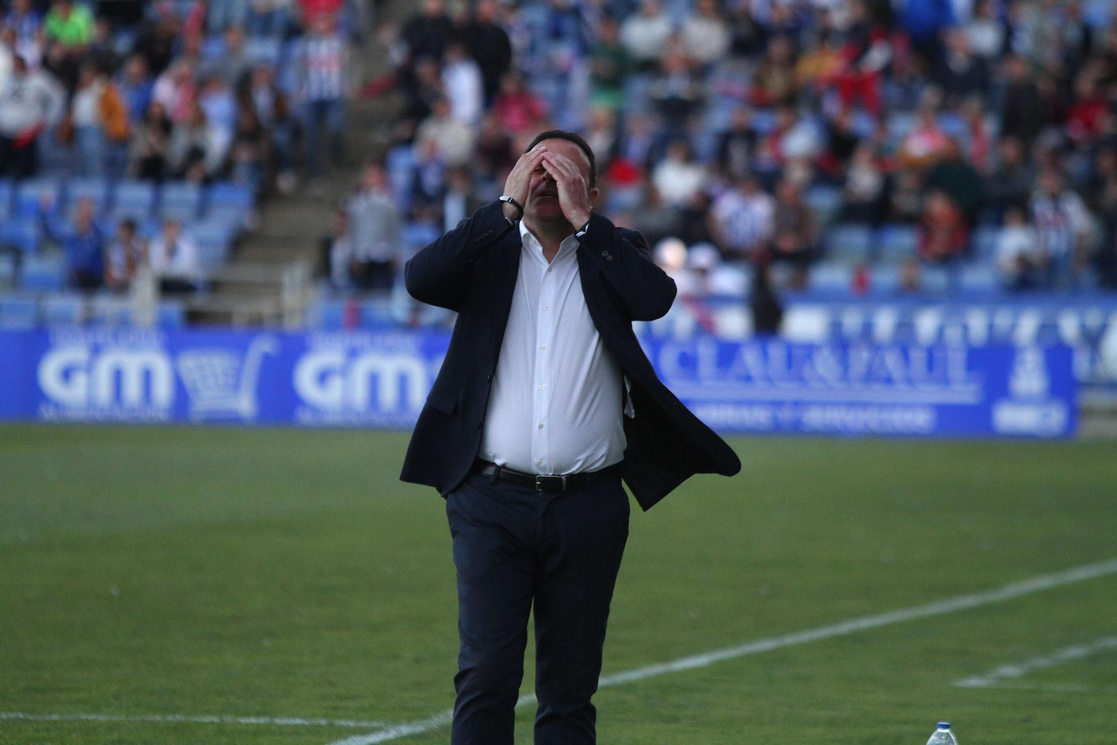 Salmerón se lamenta de una acción en el encuentro.