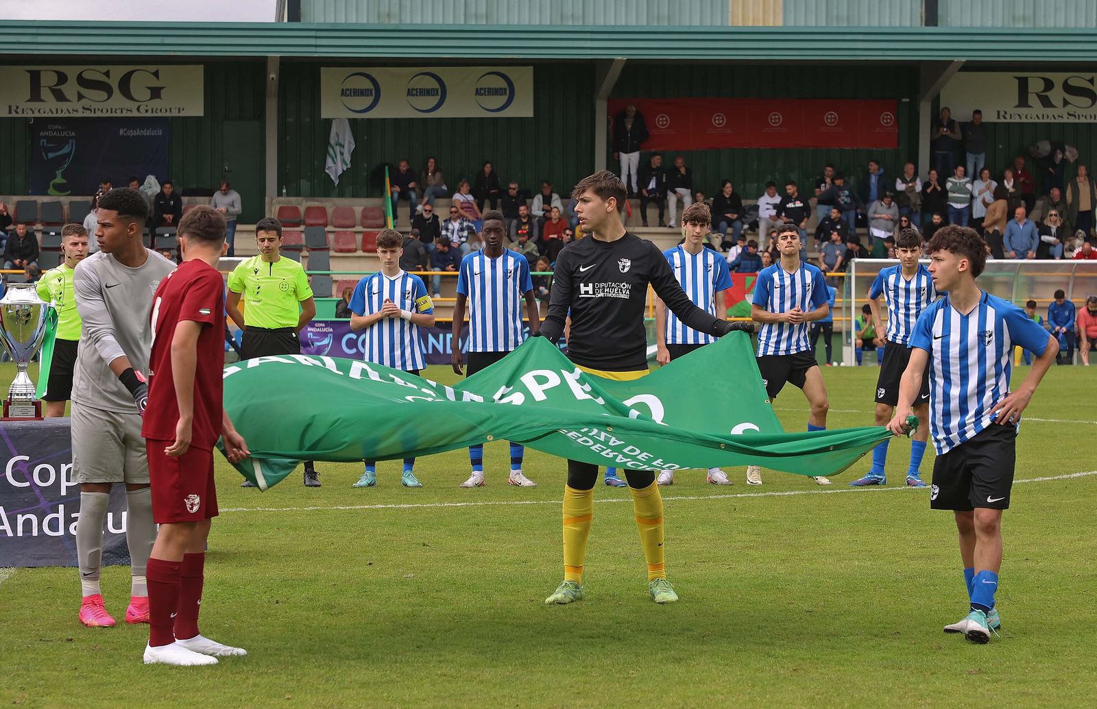 Imágenes de las finales de la Copa Andalucía infantil y cadete de fútbol en Los Barrios