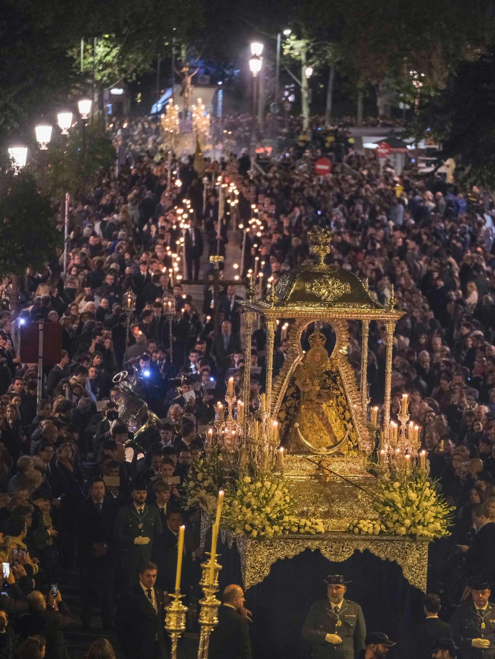Imágenes de la procesión Magna, desde la Torre del Oro
