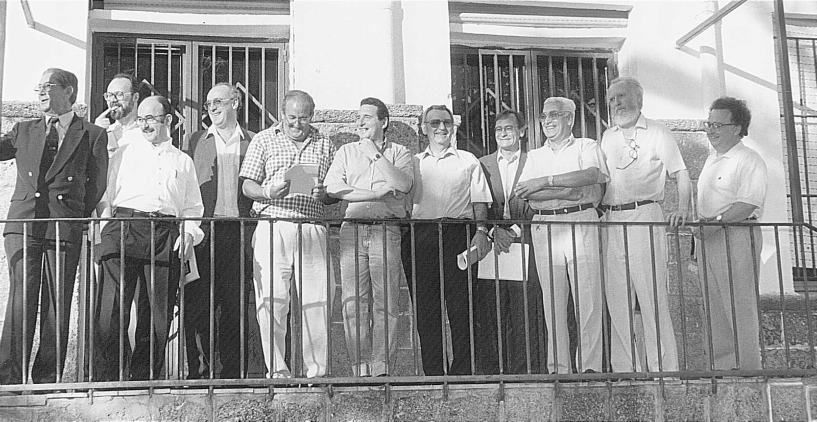 Los participantes en el mitin de san Felipe Neri, varios años después, con Jaime Pérez Llorca el penúltimo por la derecha.