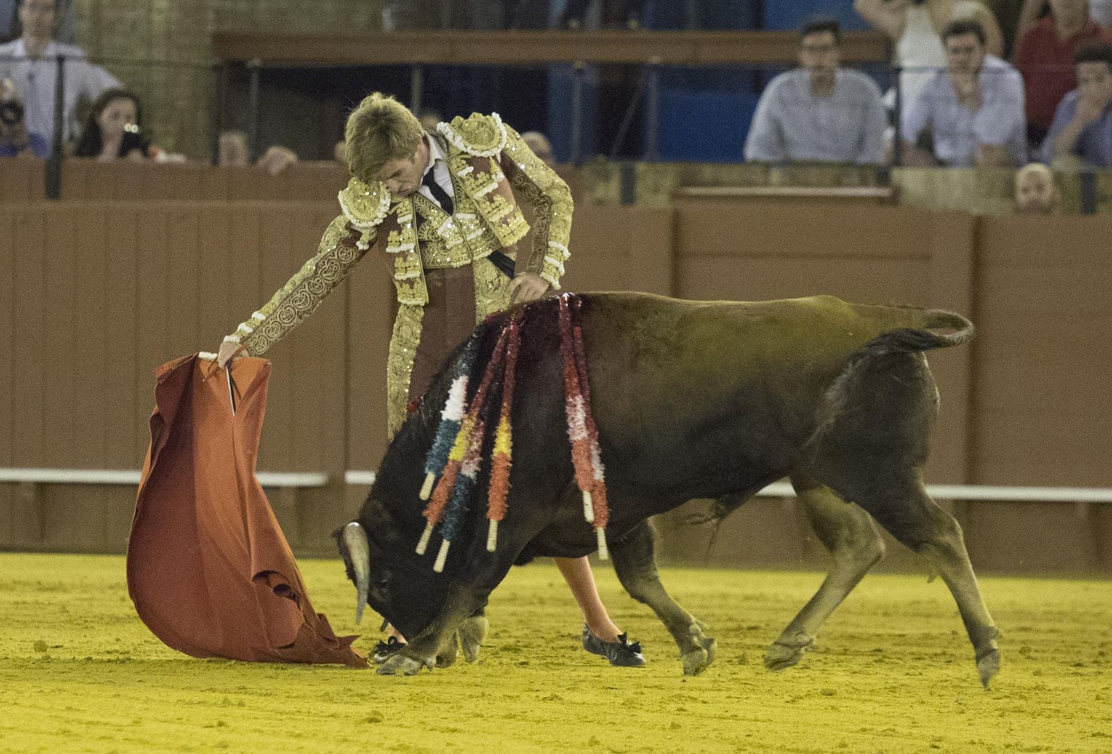 Daniel de la Fuente, en un derechazo, desorejó a su segundo astado.