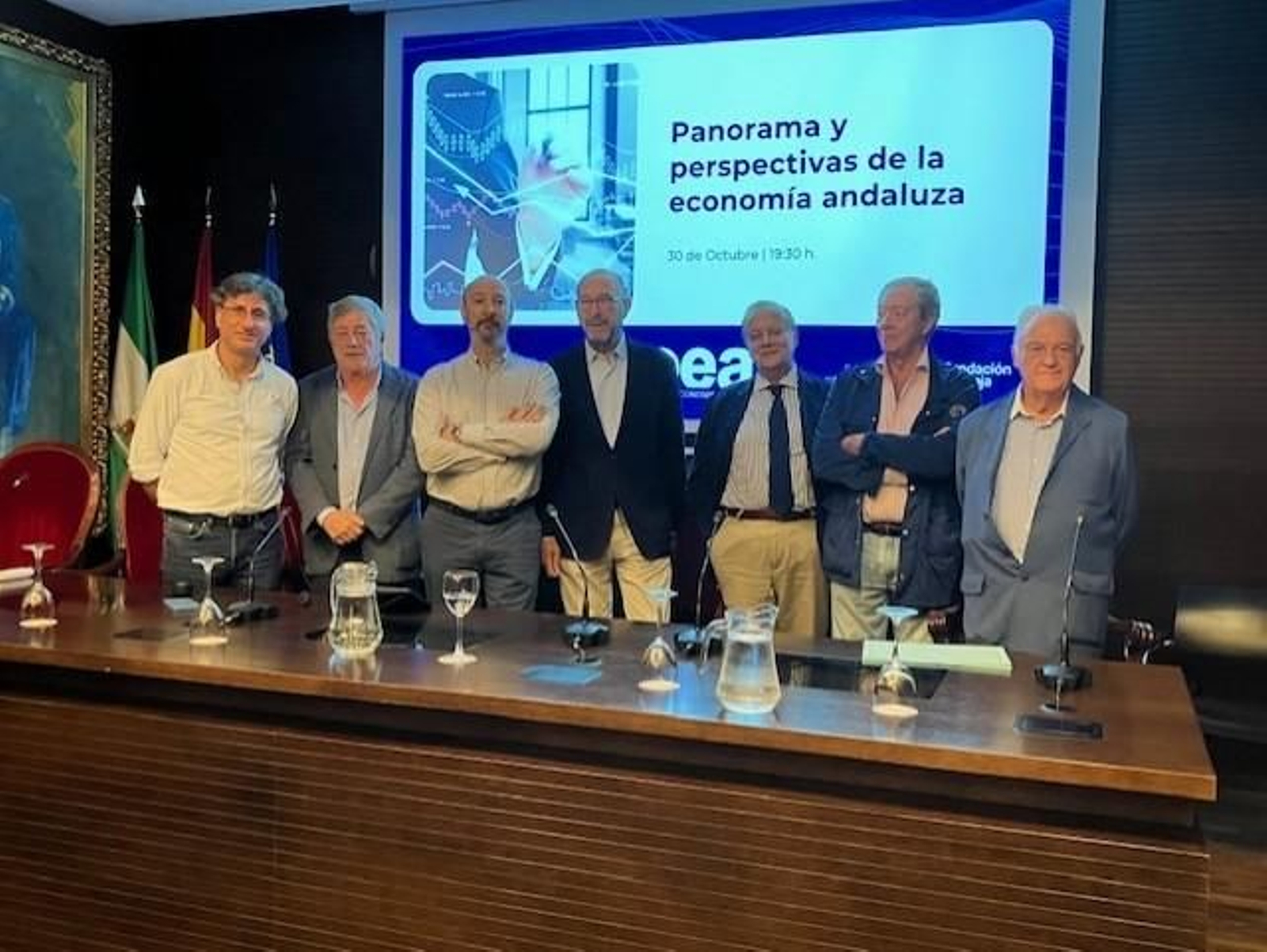 Economistas participantes en la última sesión del Observatorio Económico de Andalucía (OEA) Economistas participantes en la última sesión del Observatorio Económico de Andalucía (OEA)