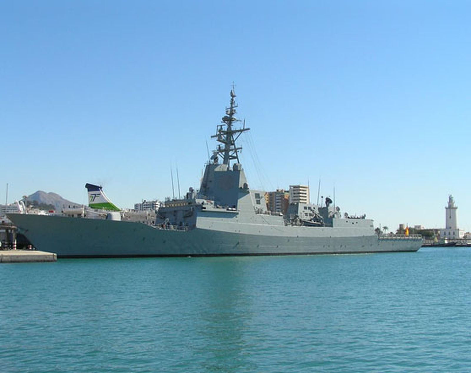 España envía su mejor buque de guerra a la zona del secuestro del 'Playa de Bakio'