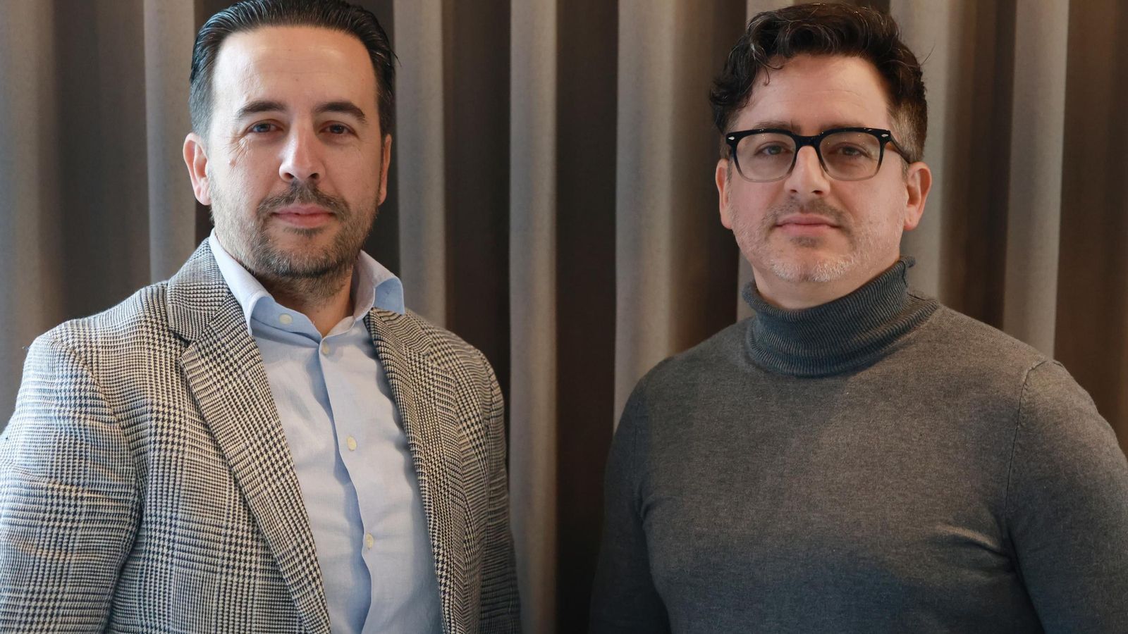 Ezekiel Montes y Sergio Siruela posan en el hotel AC Málaga Palacio.