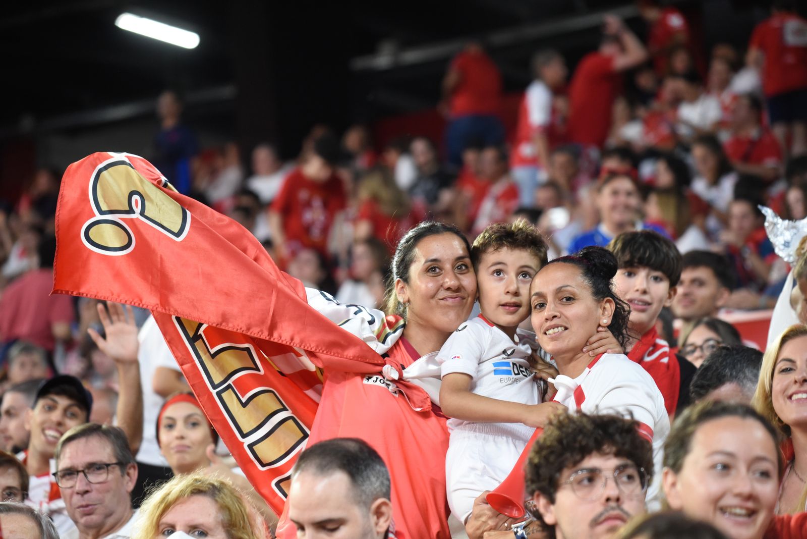 Búscate en la celebración del Sevilla, en el Sánchez-Pizjuán