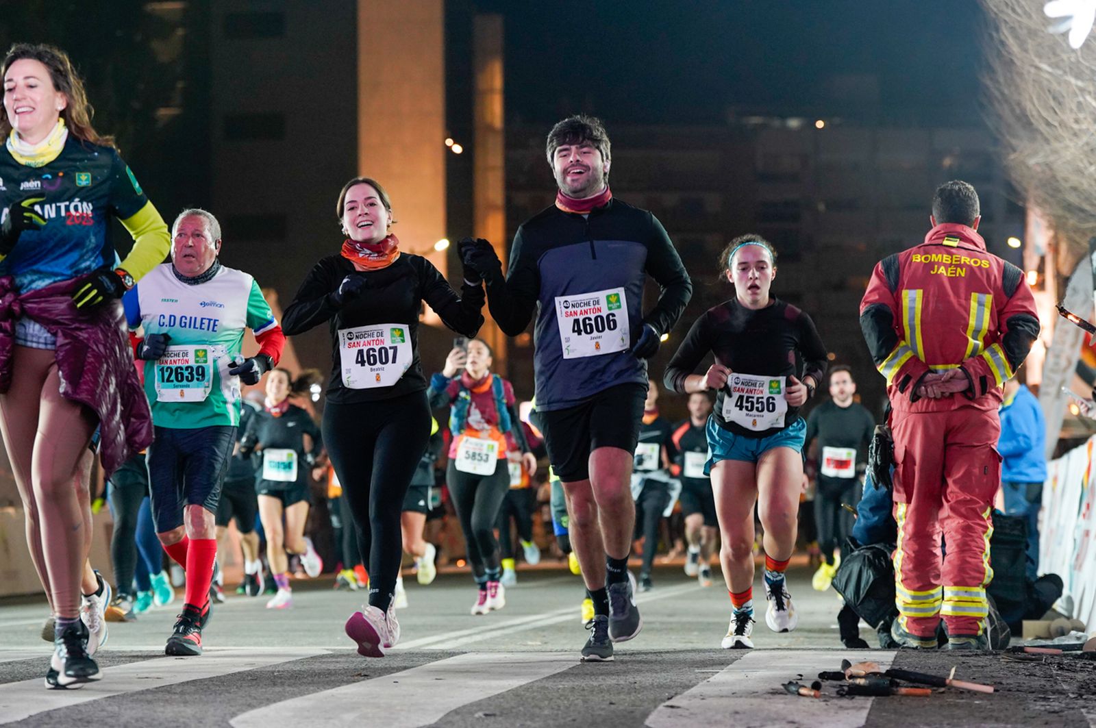 En imágenes: búscate en tu llegada a meta de la Carrera de San Antón 2026 (15)