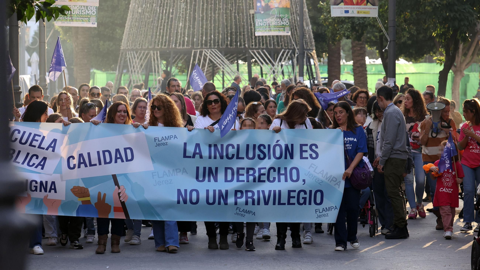 Manifestación de la Flampa de Jerez contra las faltas de recursos por necesidades especiales
