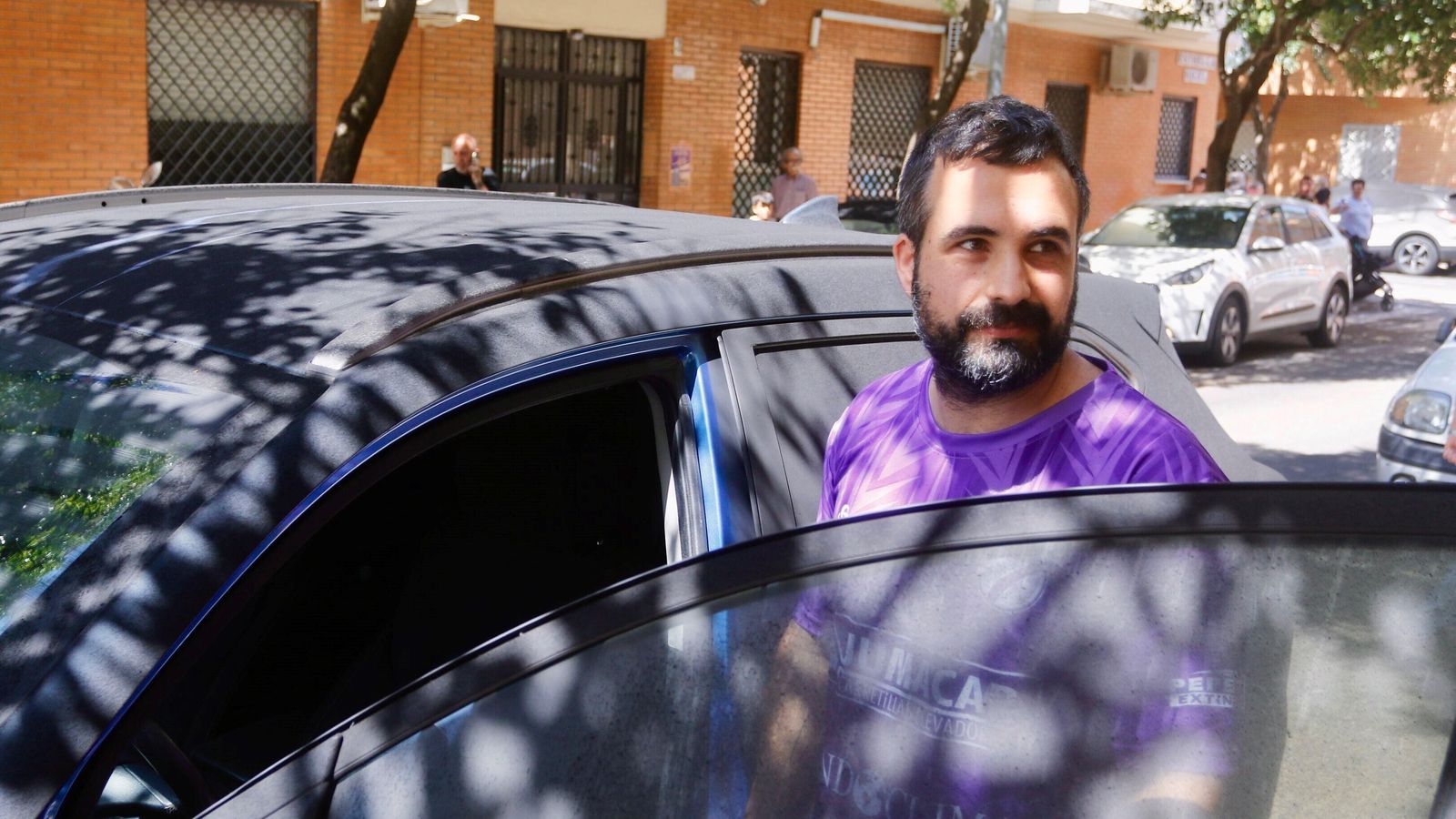 Francisco José García Rivero, tras sacar su coche del garaje.