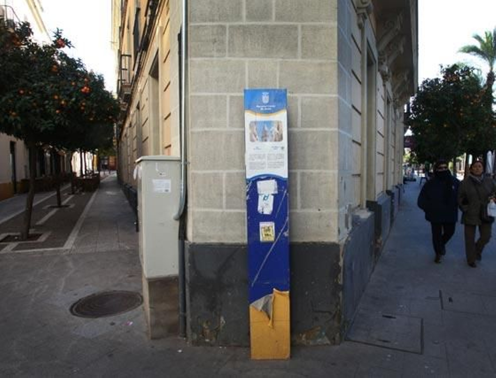 Una deteriorada señal anuncia la entrada a San Miguel. 

Foto: Vanesa Lobo