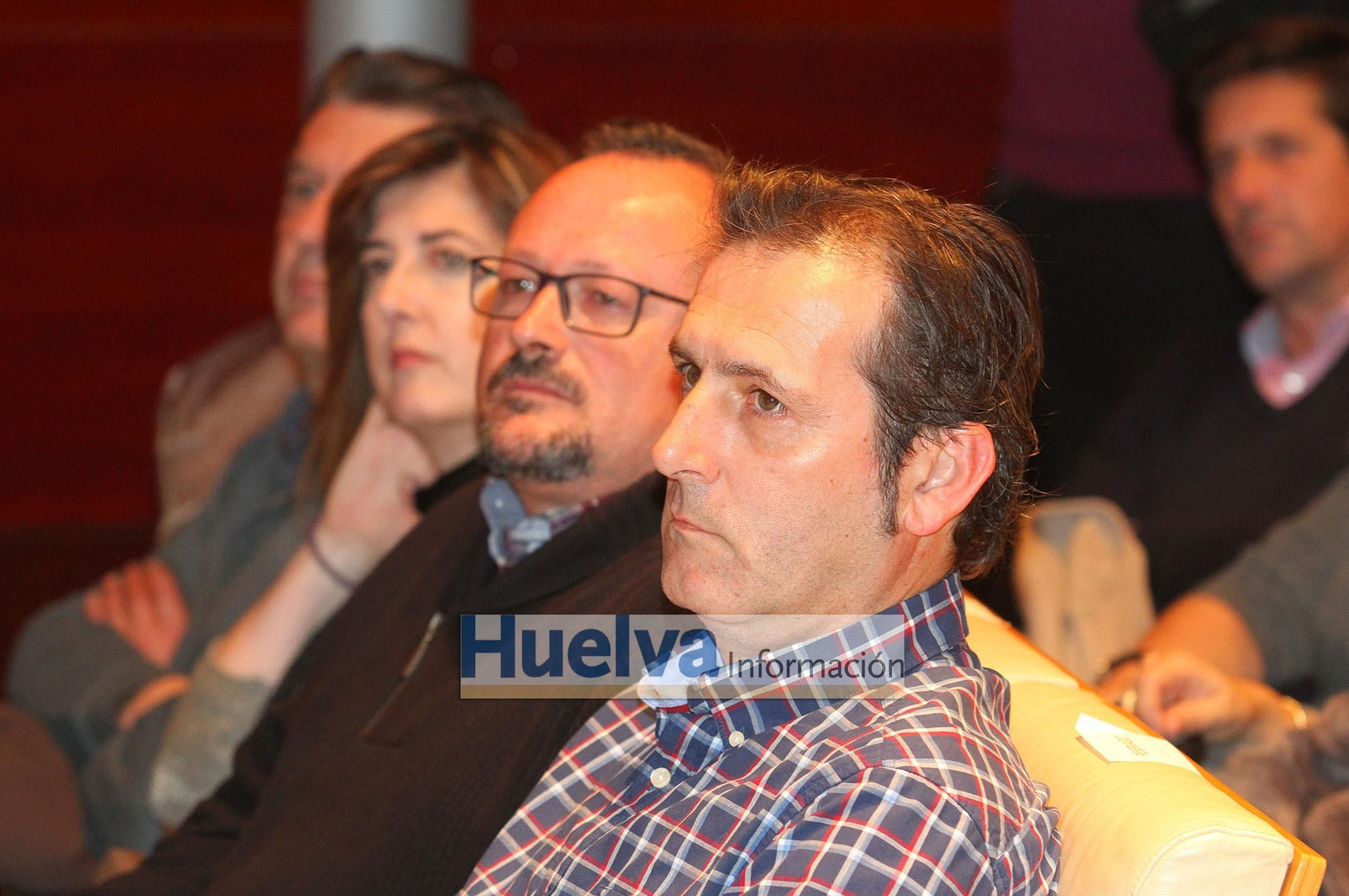 Imágenes de Mª Rosa Calaf recibiendo en premio Ángel Serradilla