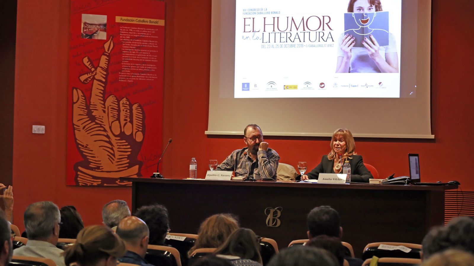 Un momento de la intervención de Hipólito G. Navarro, junto a Amalia Vilches.