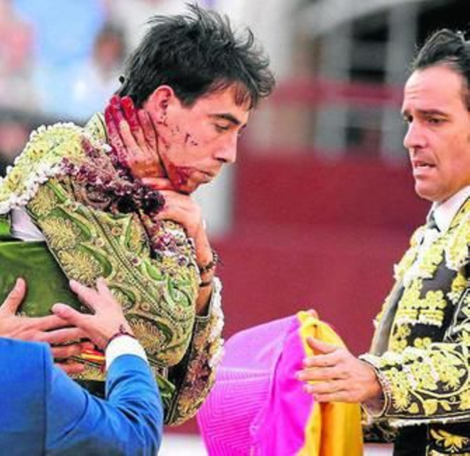 Jiménez Fortes, al recibir la cornada.