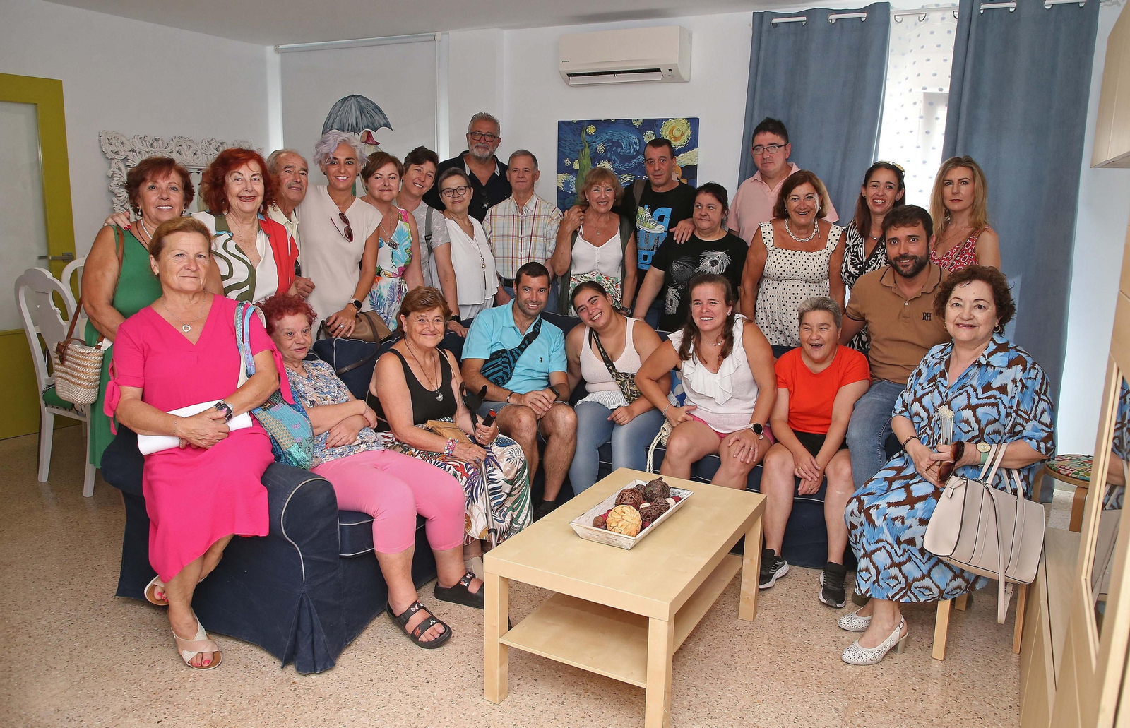 La inauguración de las nuevas viviendas tuteladas de Apadis, en imágenes