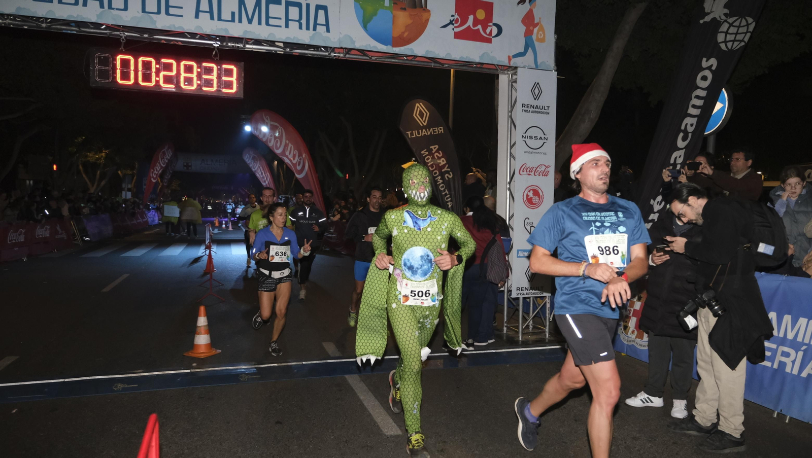 Imágenes de la XIV edición de la San Silvestre de Almería