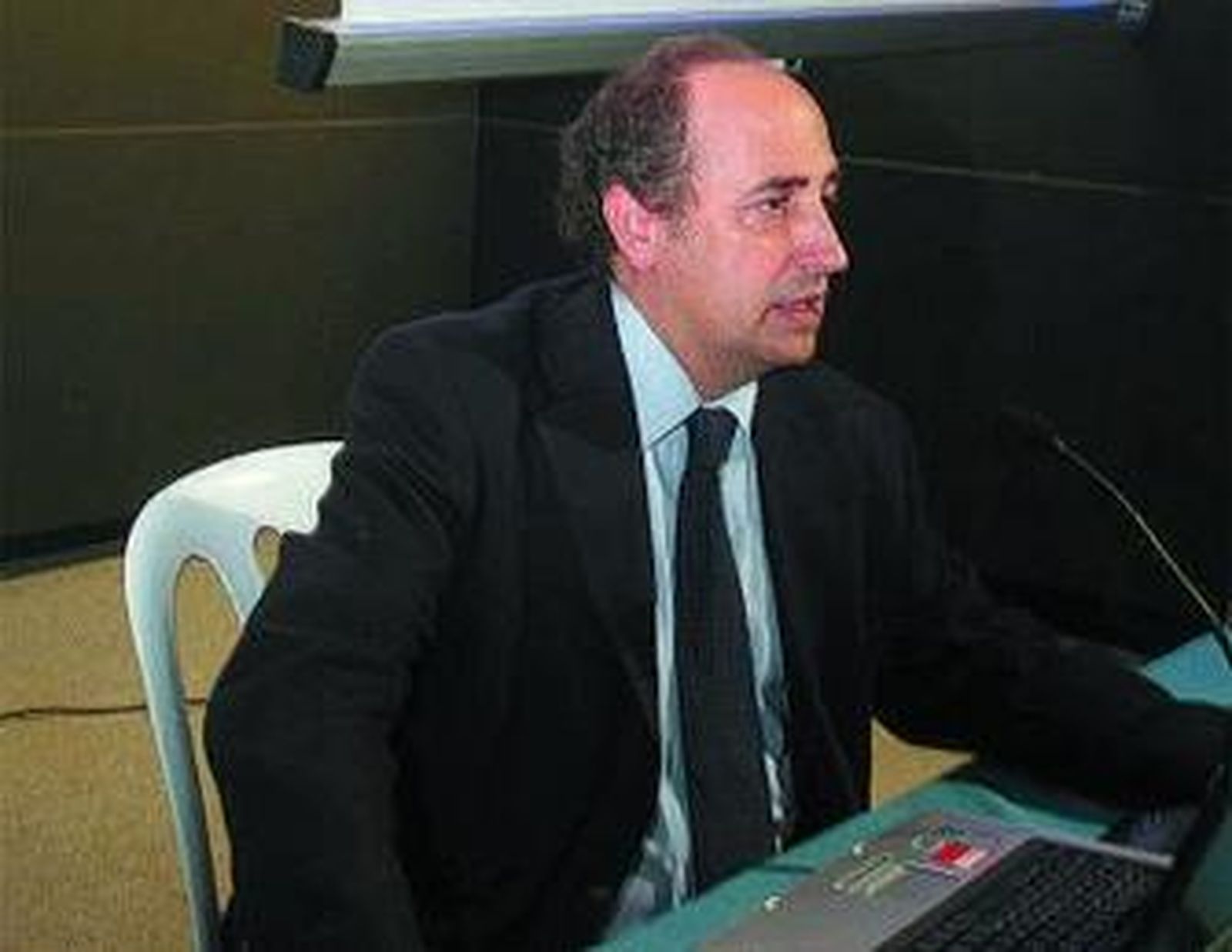 Luis Salvador durante su charla en el Callejón de los Bolos.