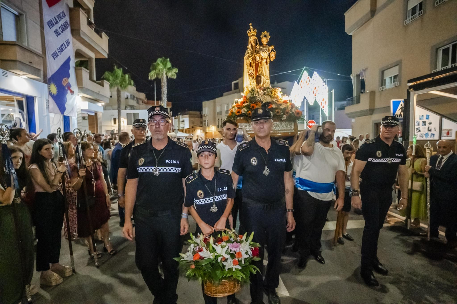 La procesión de la Virgen del Carmen y Santa Ana pone el broche final a las fiestas del Puerto de Roquetas