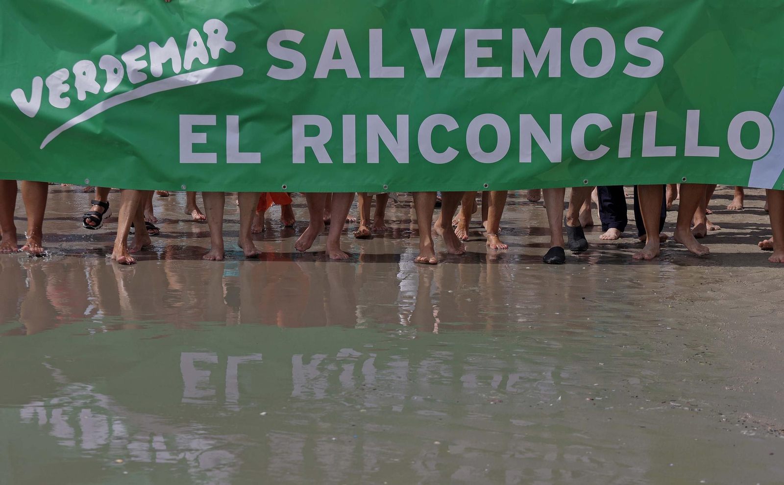 Fotos de la manifestación de la plataforma Salvemos El Rinconcillo y el grupo ecologista Verdemar en Algeciras