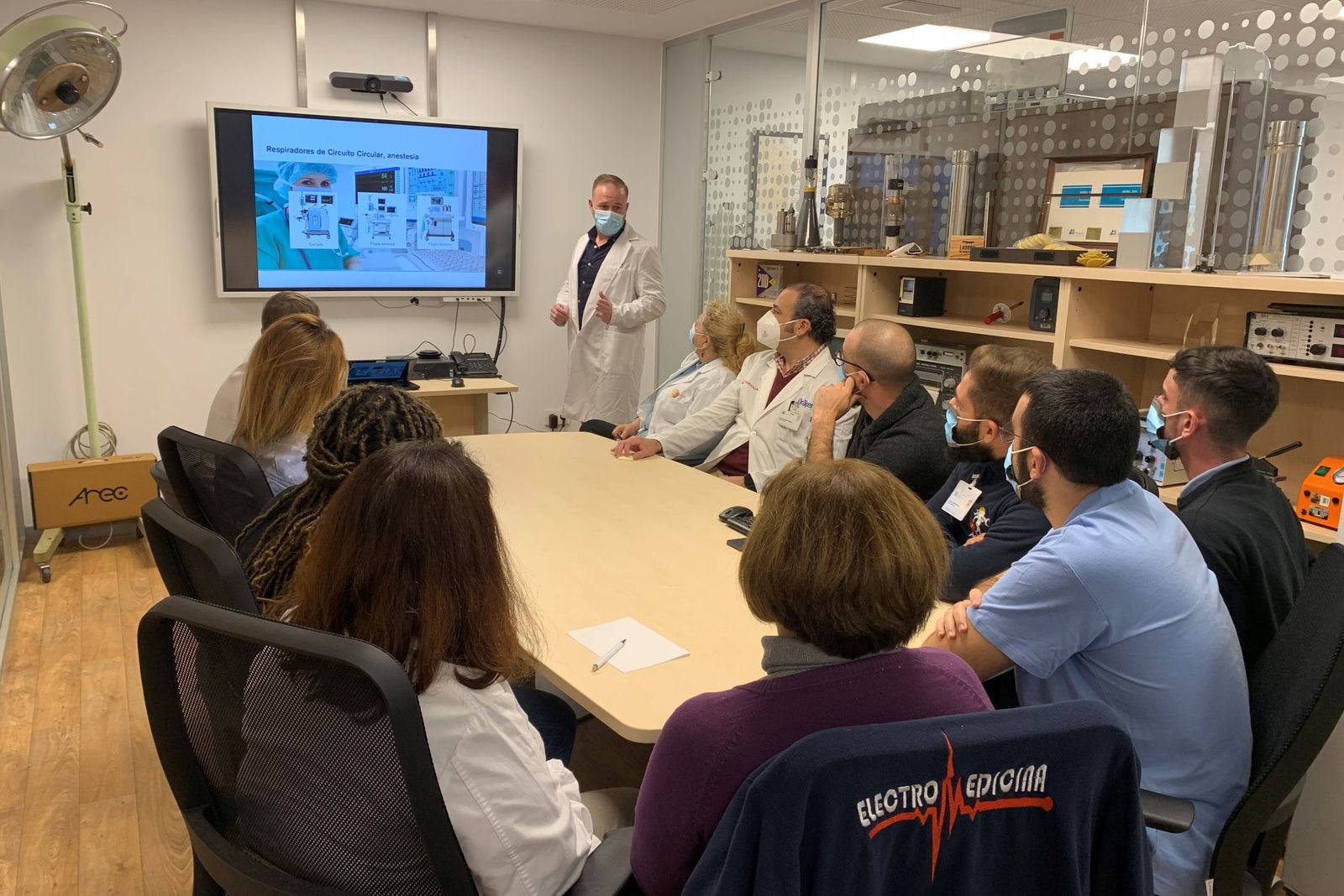 Asistentes a una de las sesiones impartidas en el hospital sevillano.