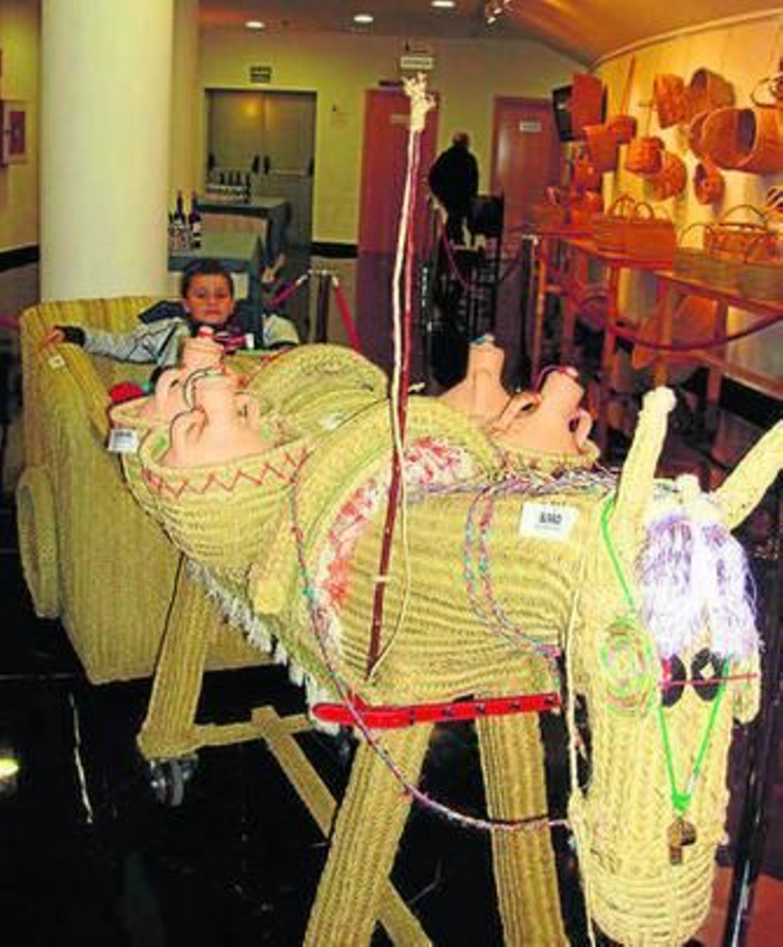 El burro de esparto que llama la atención de los pequeños.