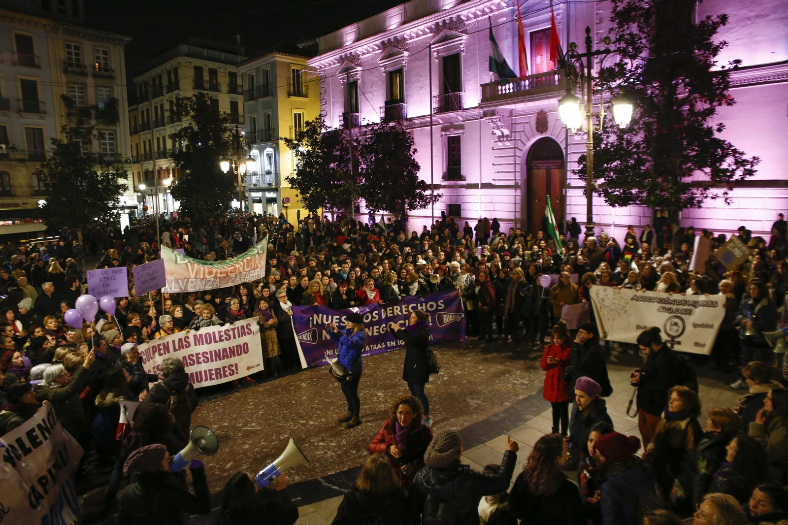 10.000 personas en la manifestación feminista.