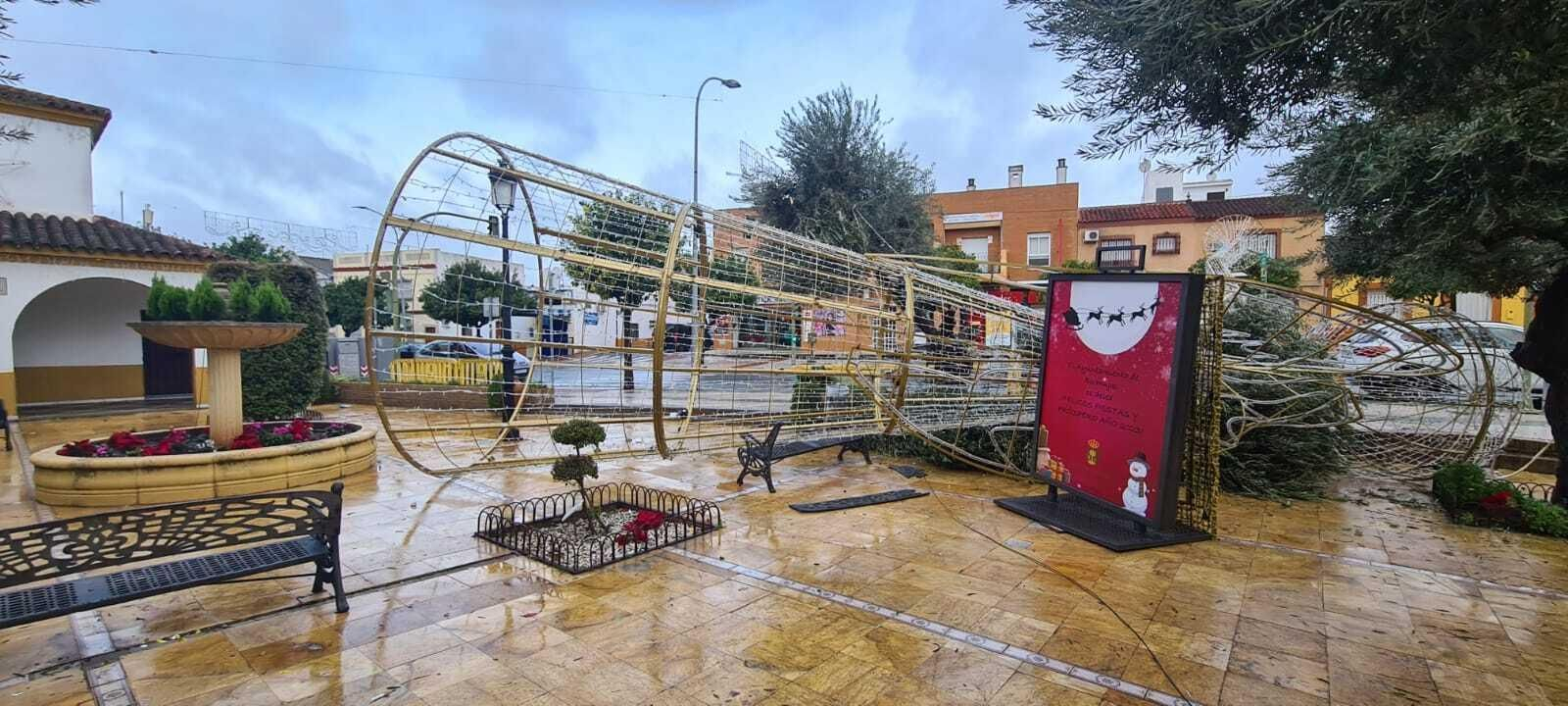 Se desploma una estructura navideña sin anclajes en Bormujos y el PP pide la dimisión del alcalde