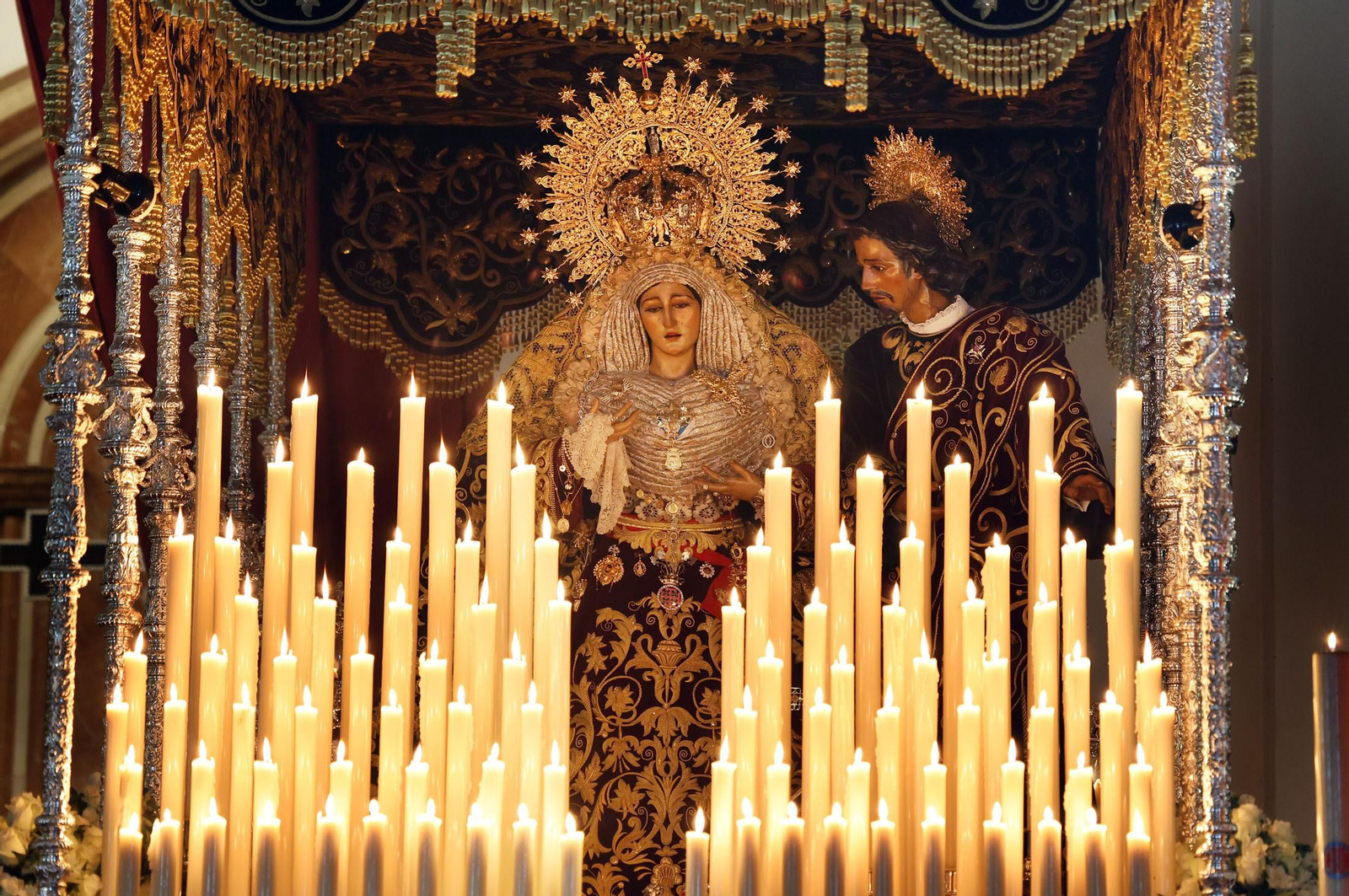 Las mejores imágenes de La Madrugá de Huelva: Hermandad del Nazareno