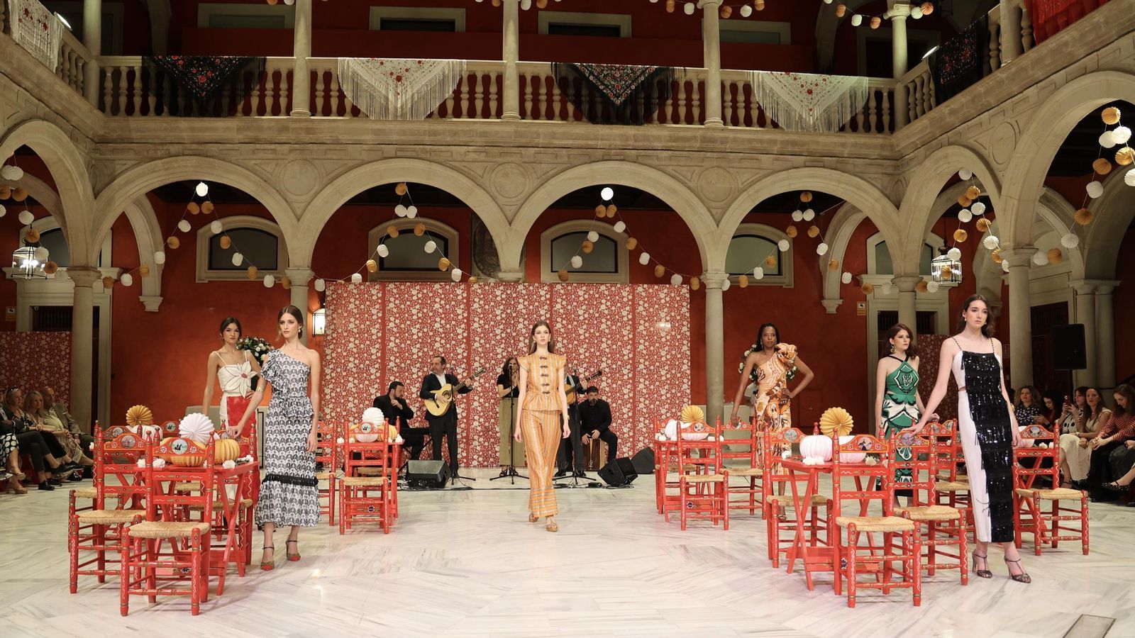 Diseños de la firma Panambi vistos en el desfile 'Cajasol de moda'.