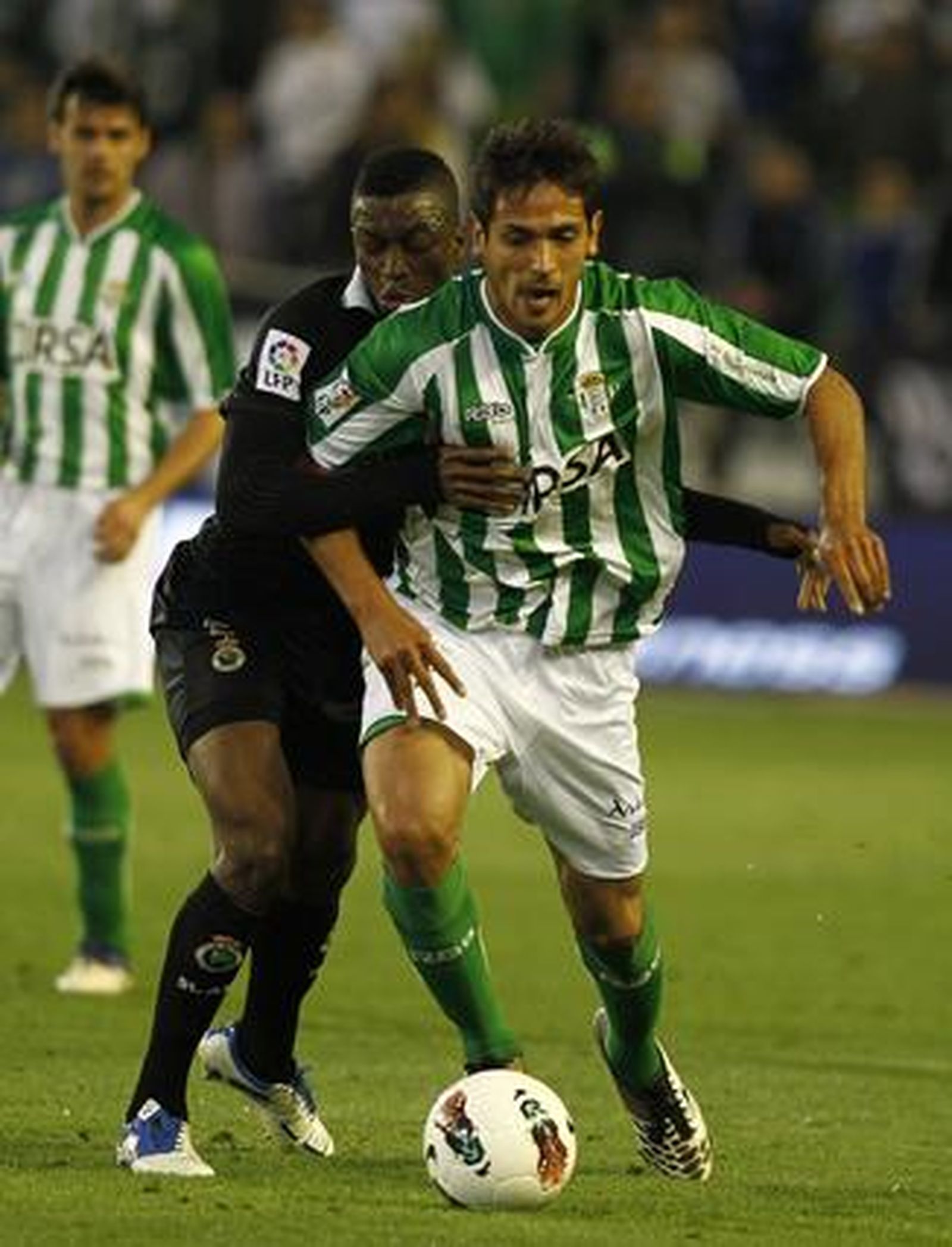 El Betis pierde una oportunidad para distanciarse del descenso y hundir al Racing de Santander (1-1). / Antonio PizarroEl Betis pierde una oportunidad para distanciarse del descenso y hundir al Racing de Santander (1-1). / Antonio Pizarro