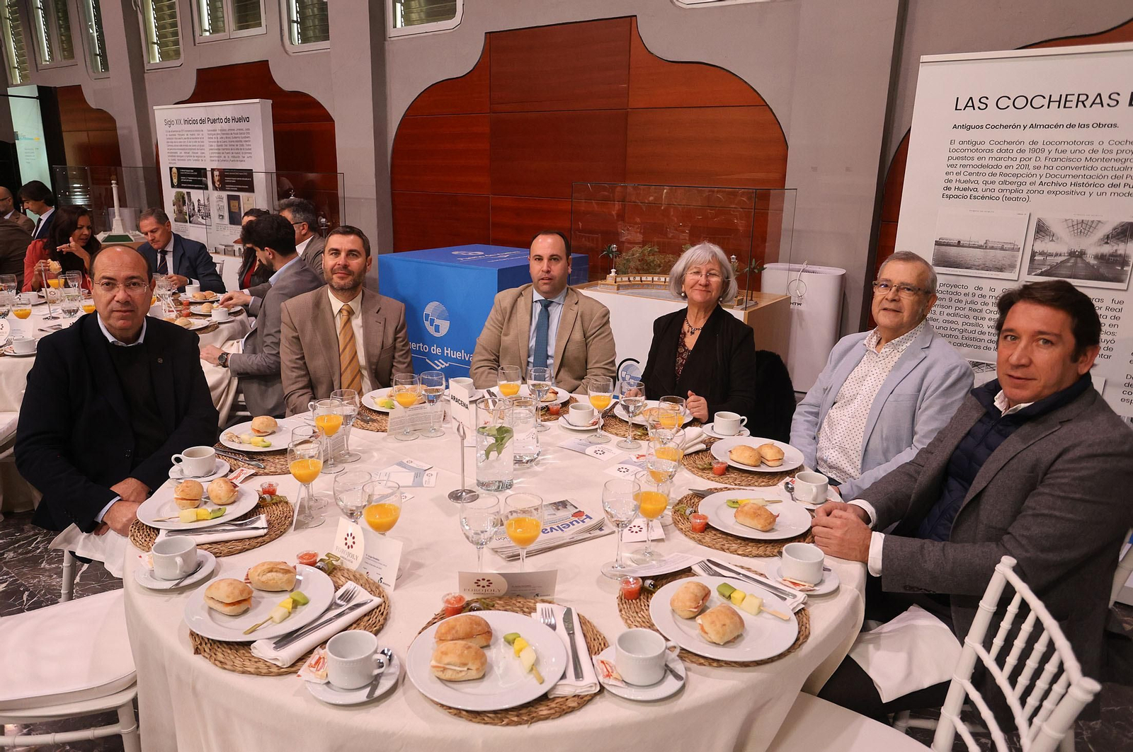 Imágenes del desayuno-coloquio con Jorge Paradela en el Foro Joly Andalucía celebrado en Huelva