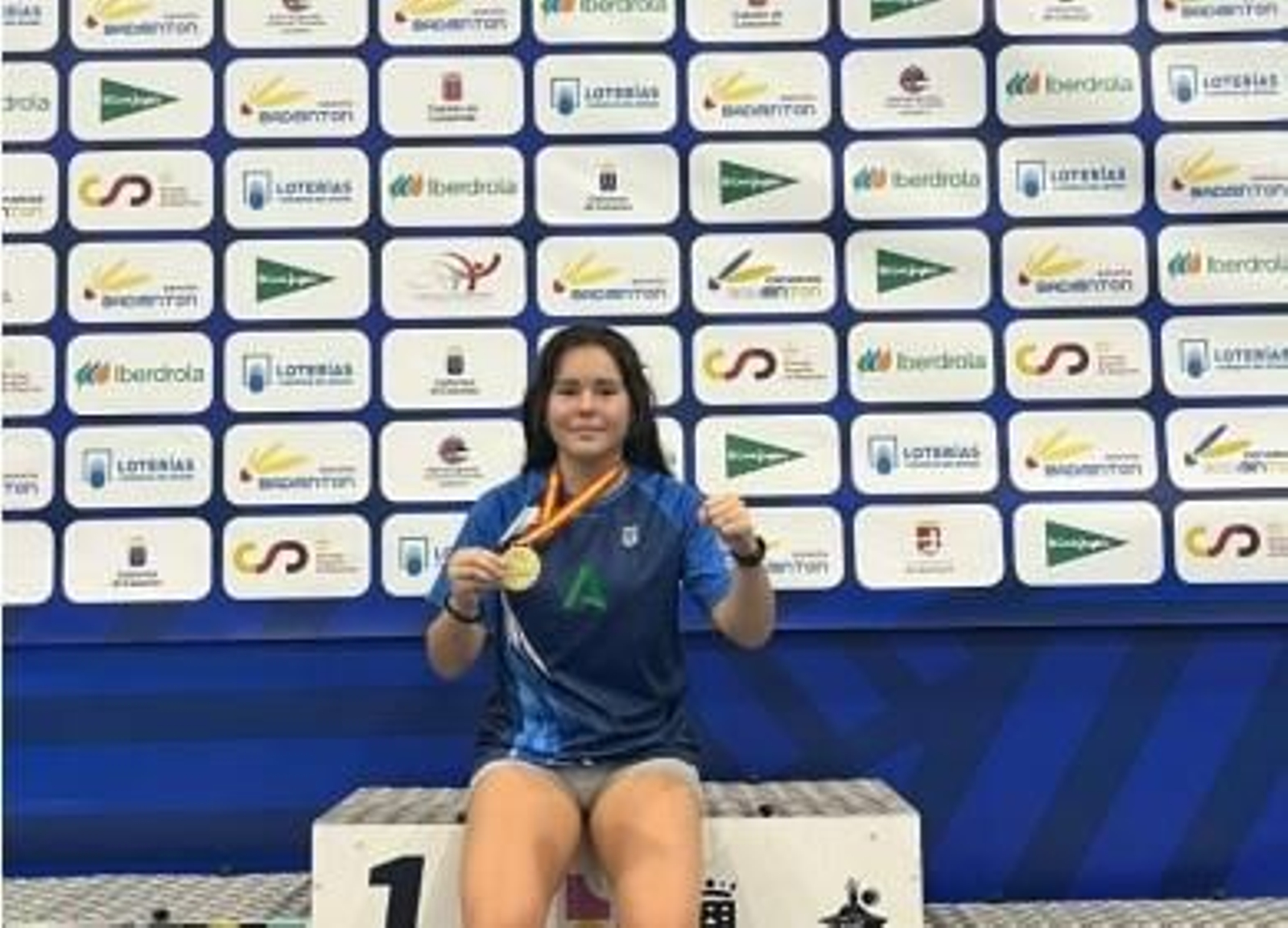 Cristina Teruel posa con su oro en el Campeonato de España sub-23.