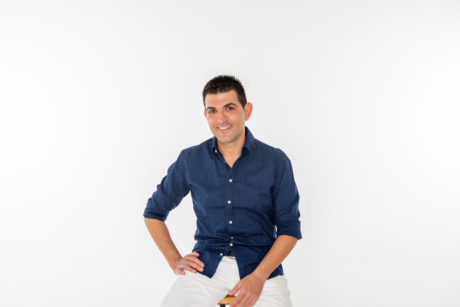 Borja Gómez dirige su agencia de comunicación con proyección nacional desde Herrera.