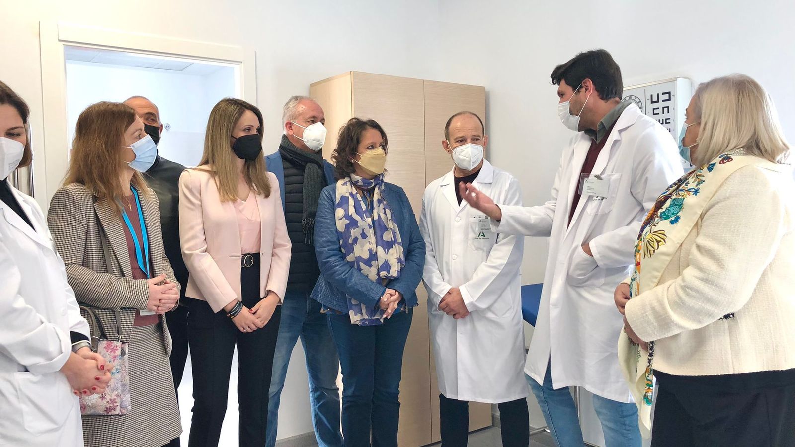 Visita de la delegada de Salud, Manuela Caro, al centro de salud de Rosal de la Frontera.