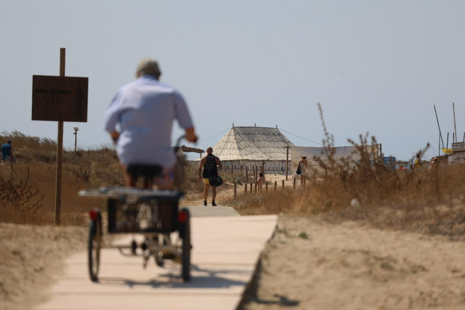 Imágenes de la soleada mañana de playa en Punta Umbría