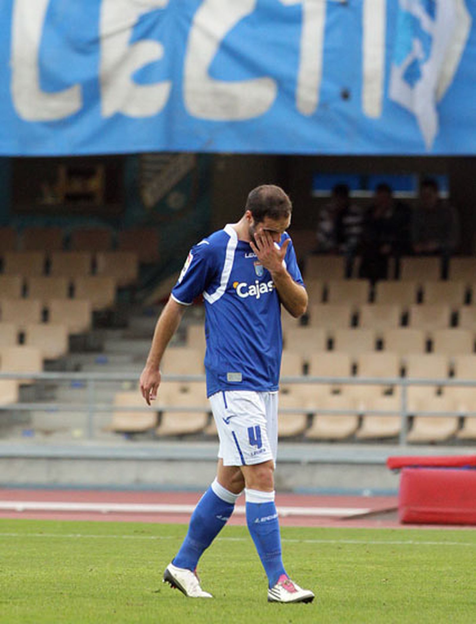 El Xerez se adelanta en el marcador pero la expulsión de Lombán abre el camino de la remontada del Córdoba que acaba ganando con facilidad 1 a 3

Foto: Miguel Angel Gonzalez