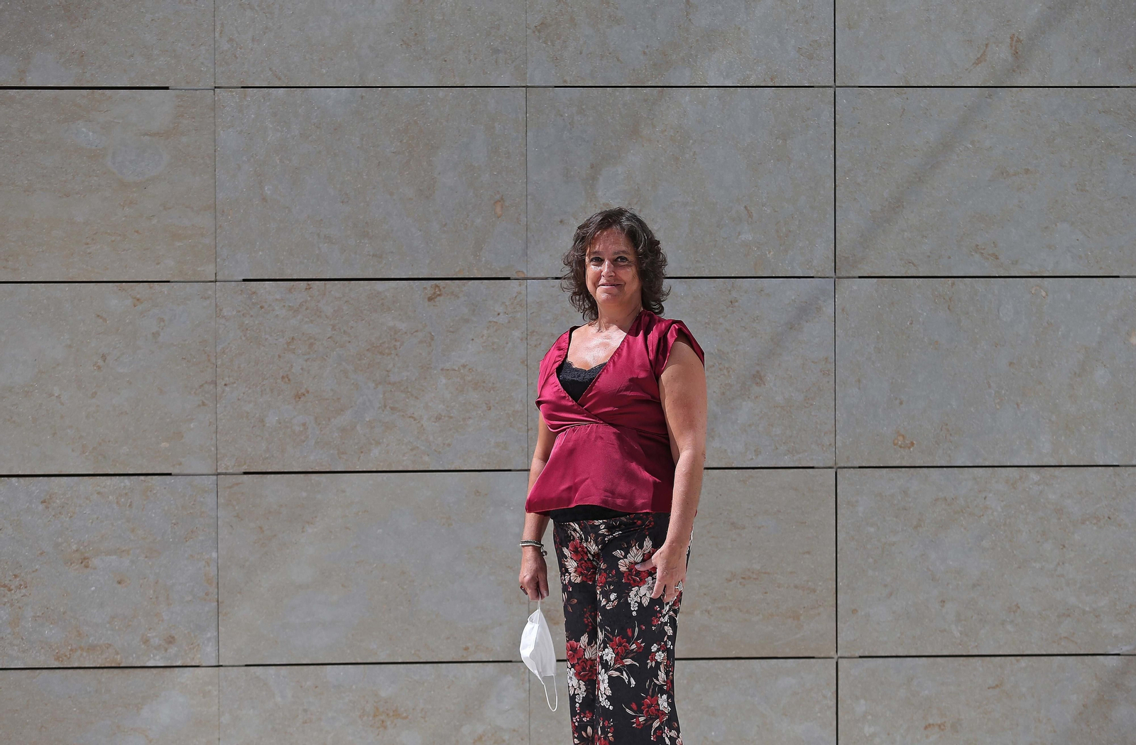 Catalina García, viceconsejera de Salud, en el hospital de La Línea