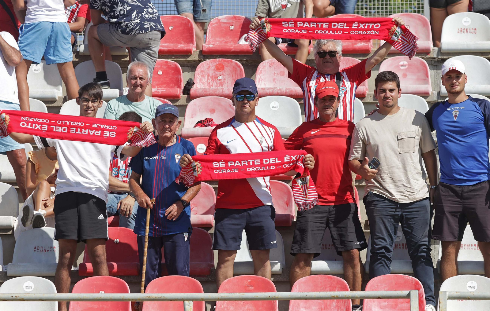 Búscate en el Nuevo Mirador durante el Algeciras CF - Marbella FC