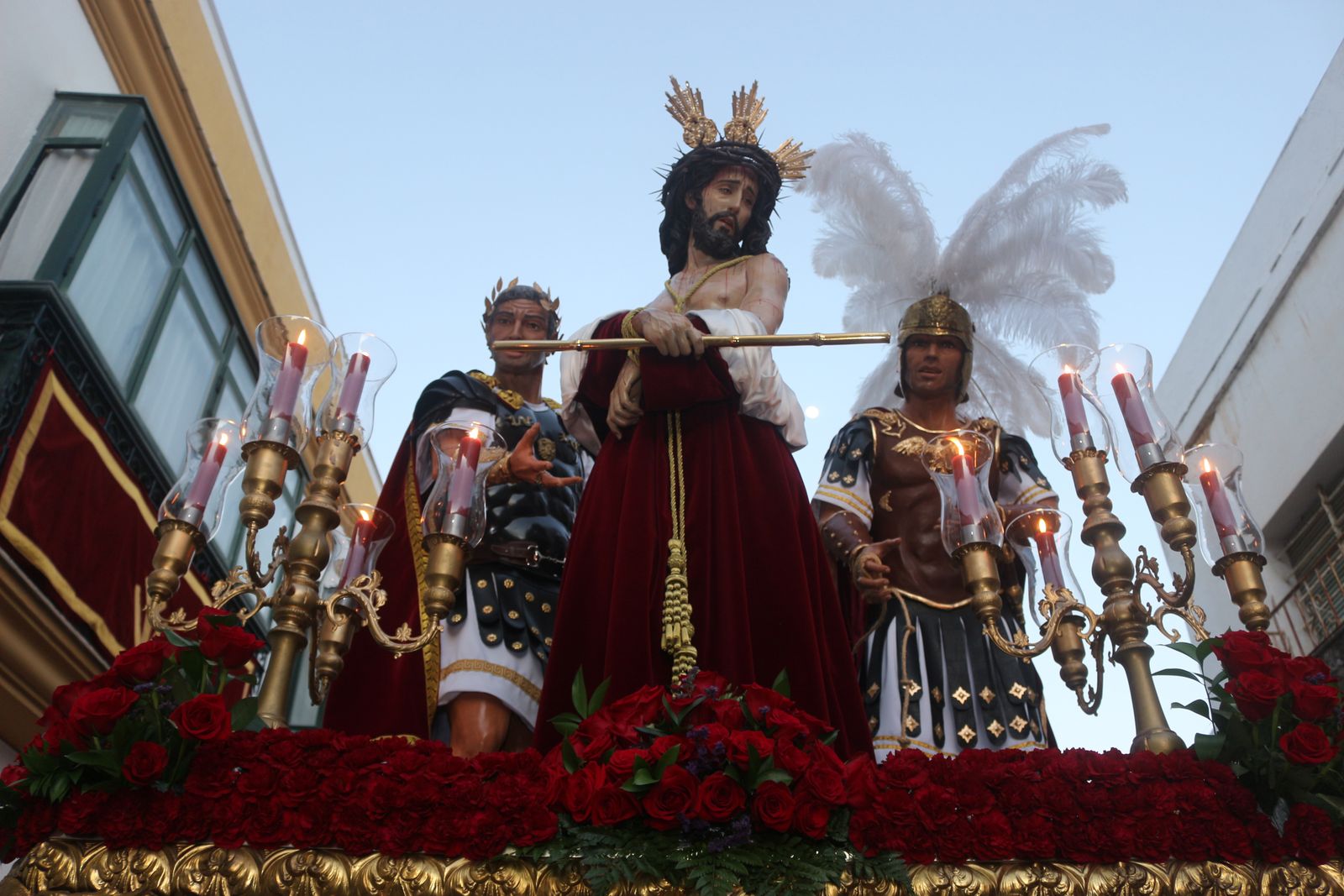 Las imágenes del Miercoles Santo en Puerto Real: Vera-Cruz