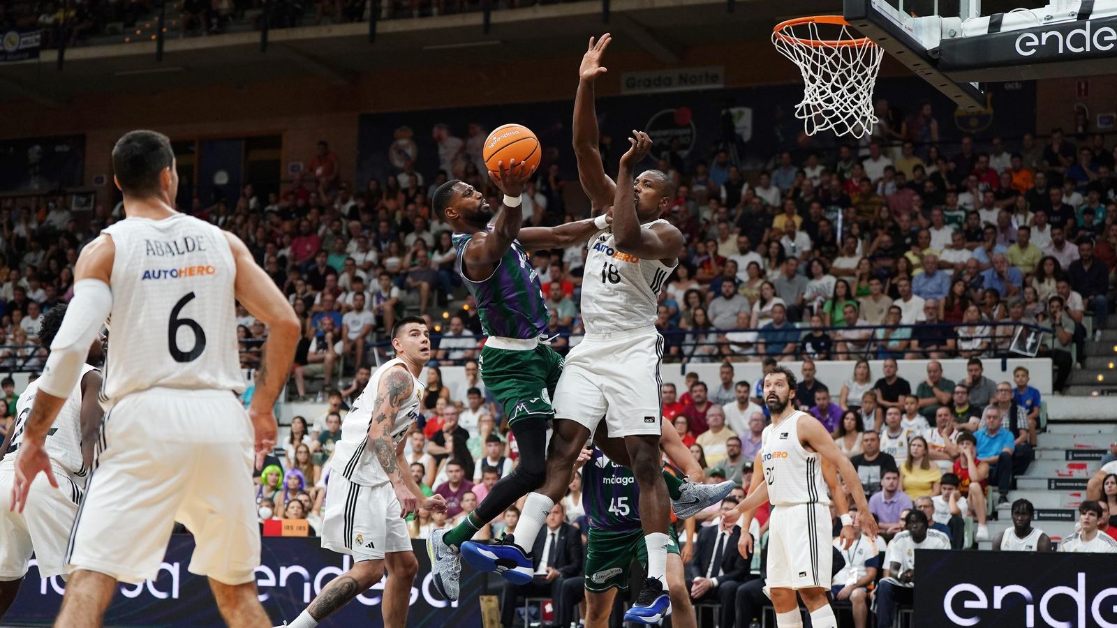 El Real Madrid - Unicaja, final de la Supercopa, en fotos