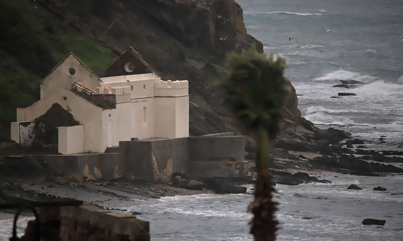 La borrasca Ingrid deja su huella en Tarifa, en imágenes