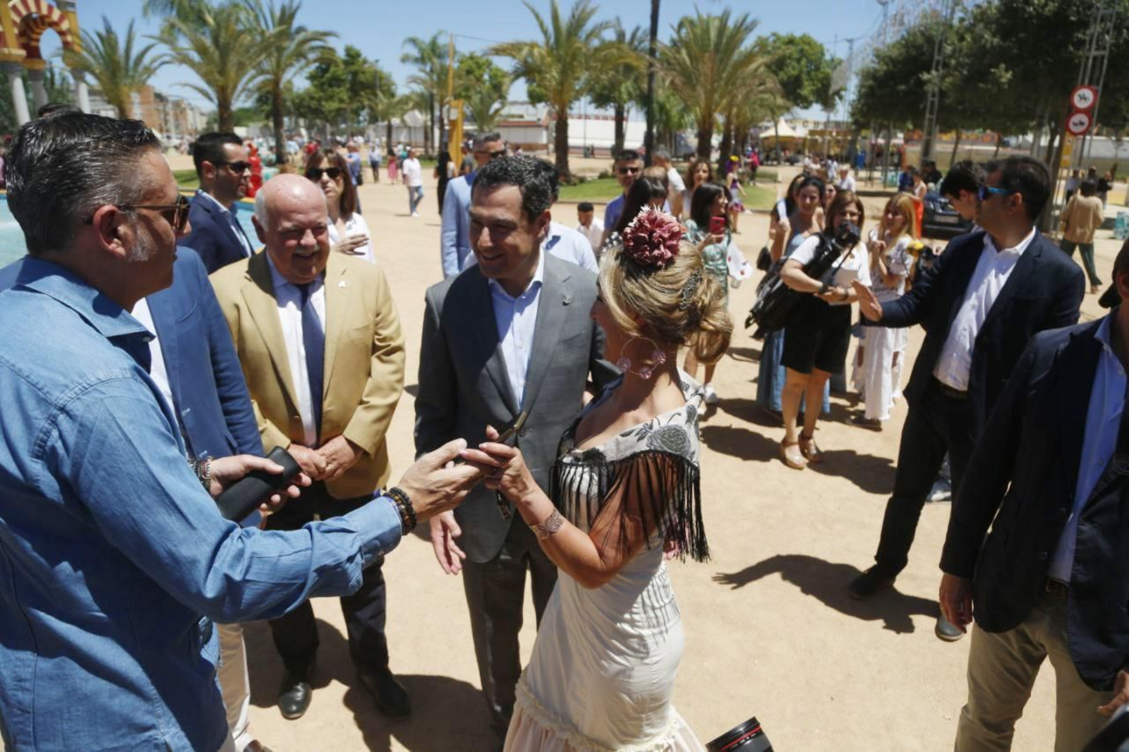 La visita de Juanma Moreno a la Feria de Córdoba, en imágenes
