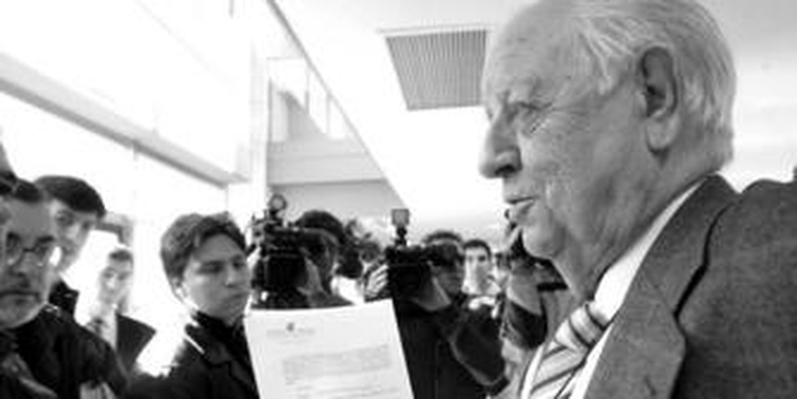 Alfredo Flórez atiende a los medios de comunicación tras dar a conocer un fallo del Comité de Competición en una imagen de archivo.