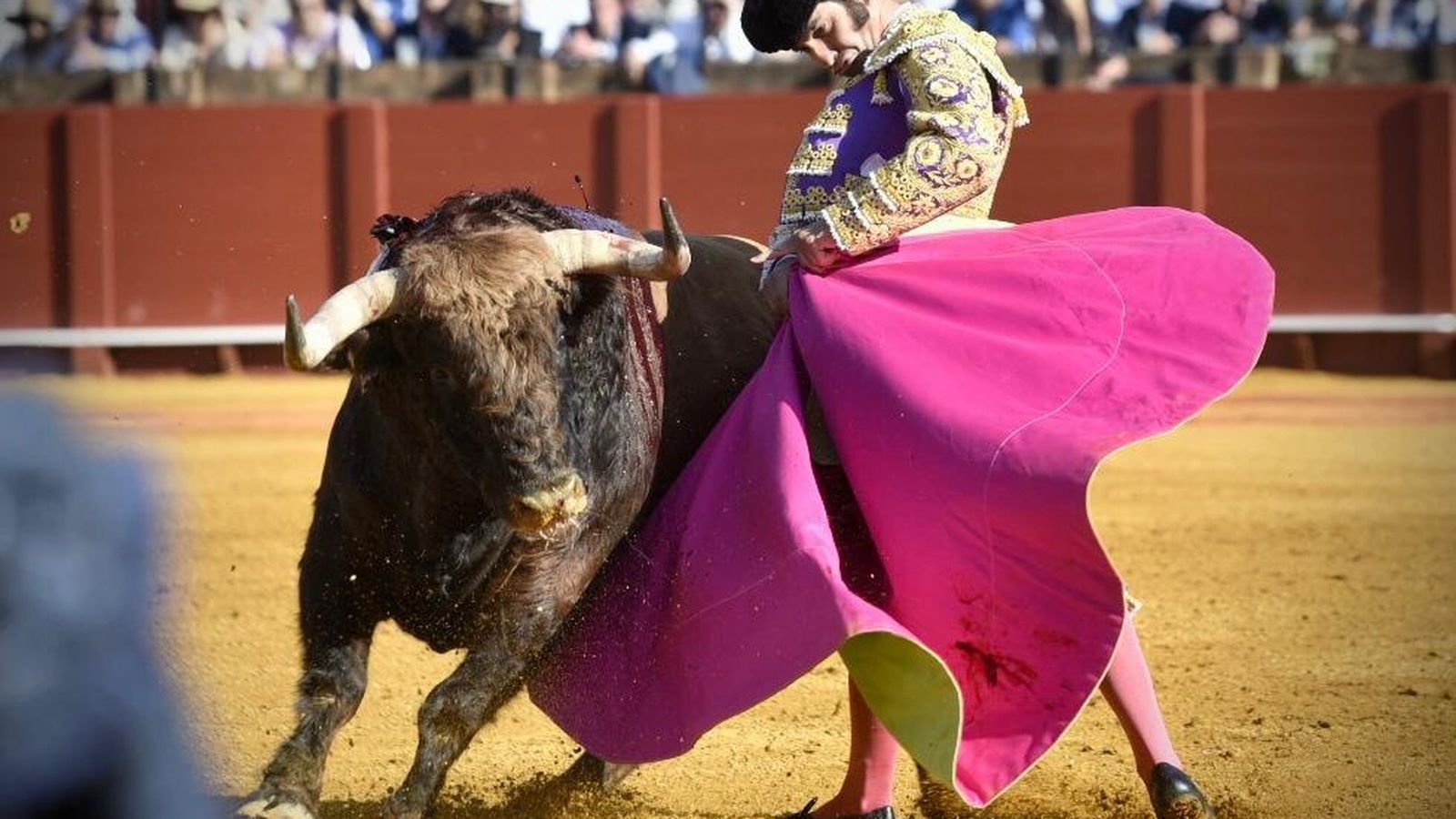 Morante de la Puebla con el primer toro.