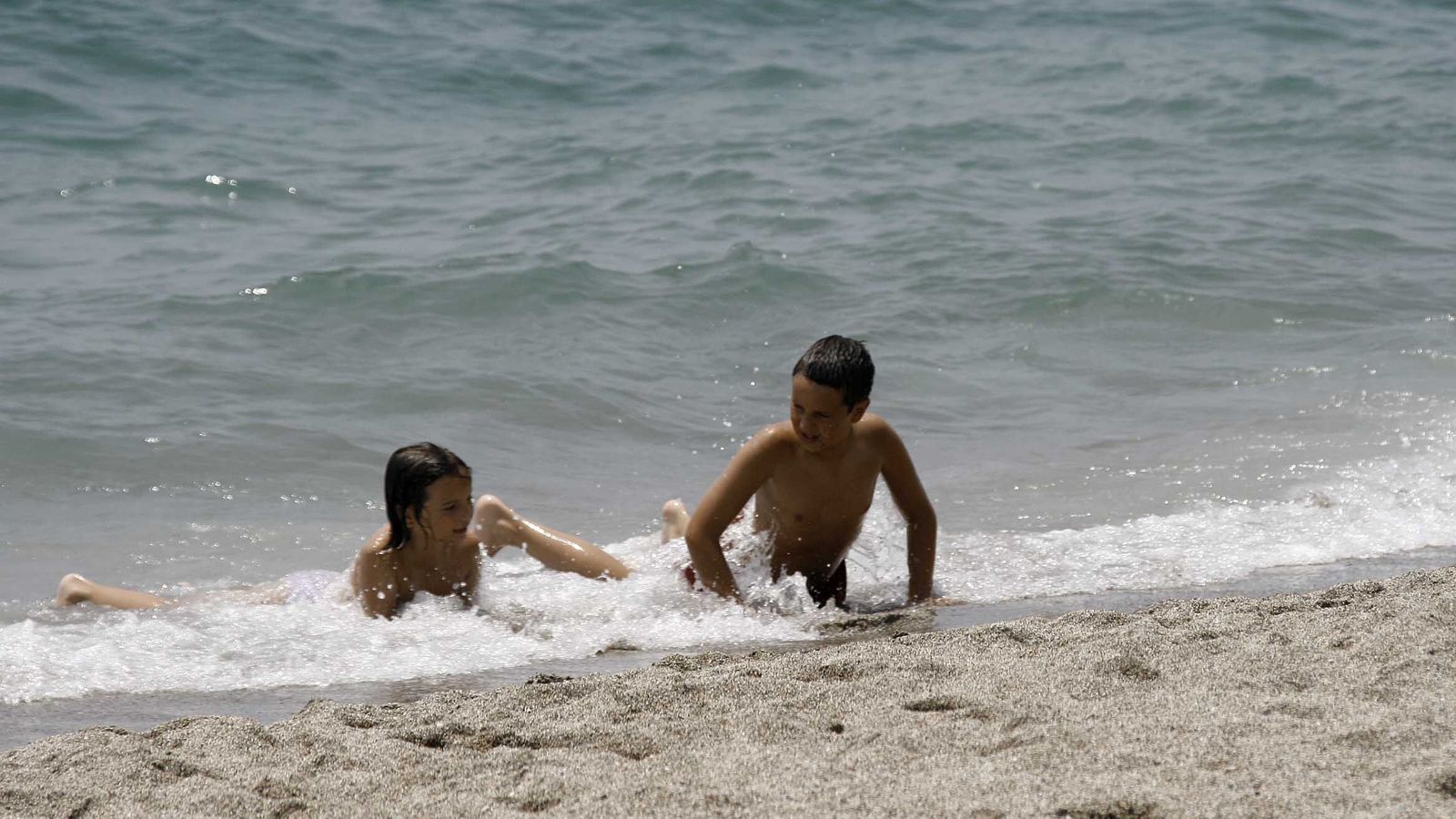 Las playas de Almería son un destino vacacional de excepción para las familias y el disfrute de los niños