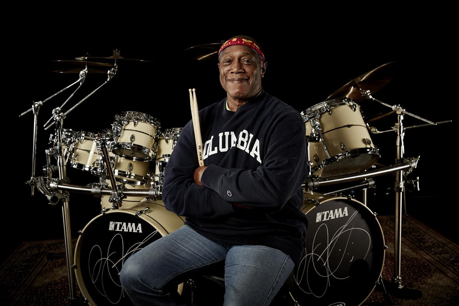 El batería Bill Cobham, leyenda del doble bombo y fundador de la Mahavishnu Orchestra, en una imagen promocional.