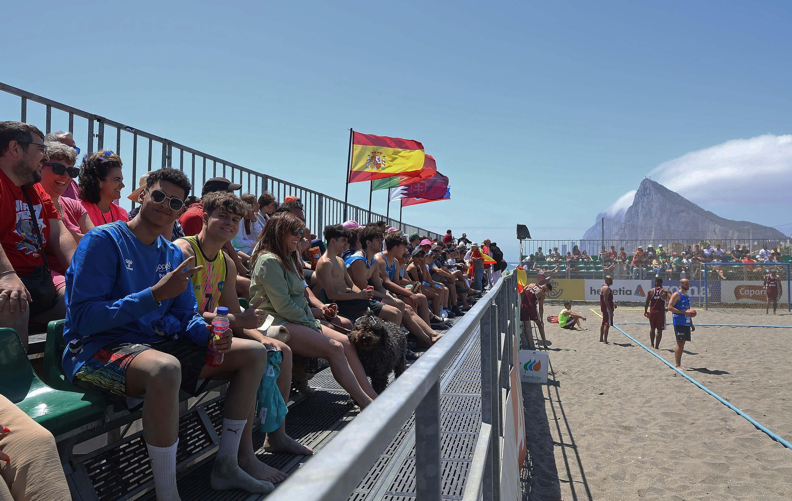 Fotos del domingo en el Internacional de España de balonmano playa de La Línea