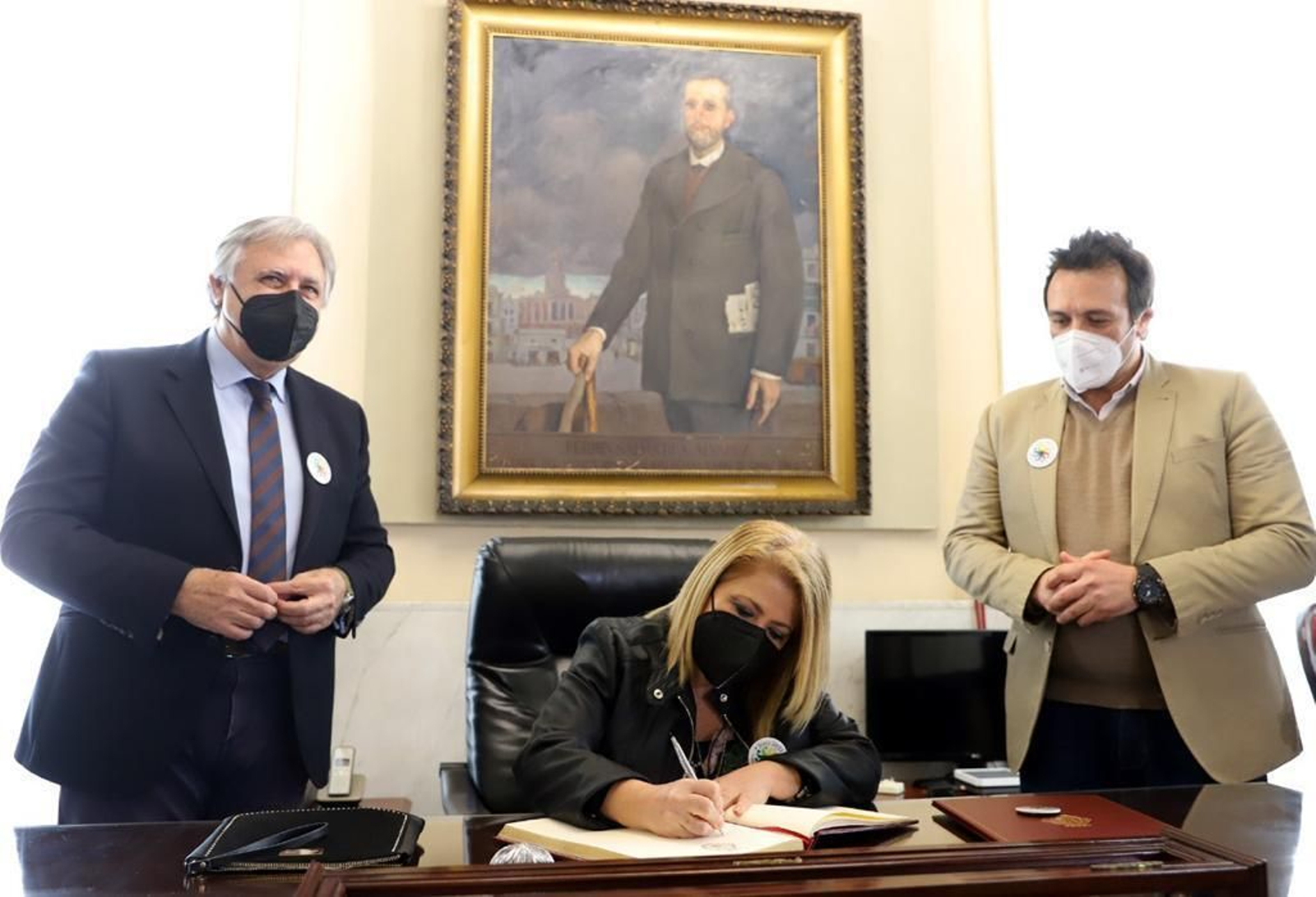 Un instante de la recepción a la alcaldesa en el Ayuntamiento de Cádiz.