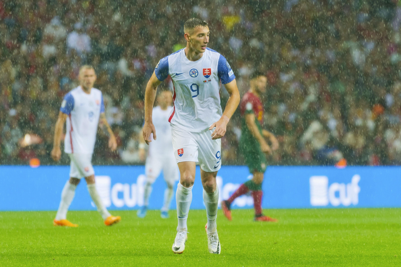 Robert Bozenik, otro candidato a la delantera del Sevilla