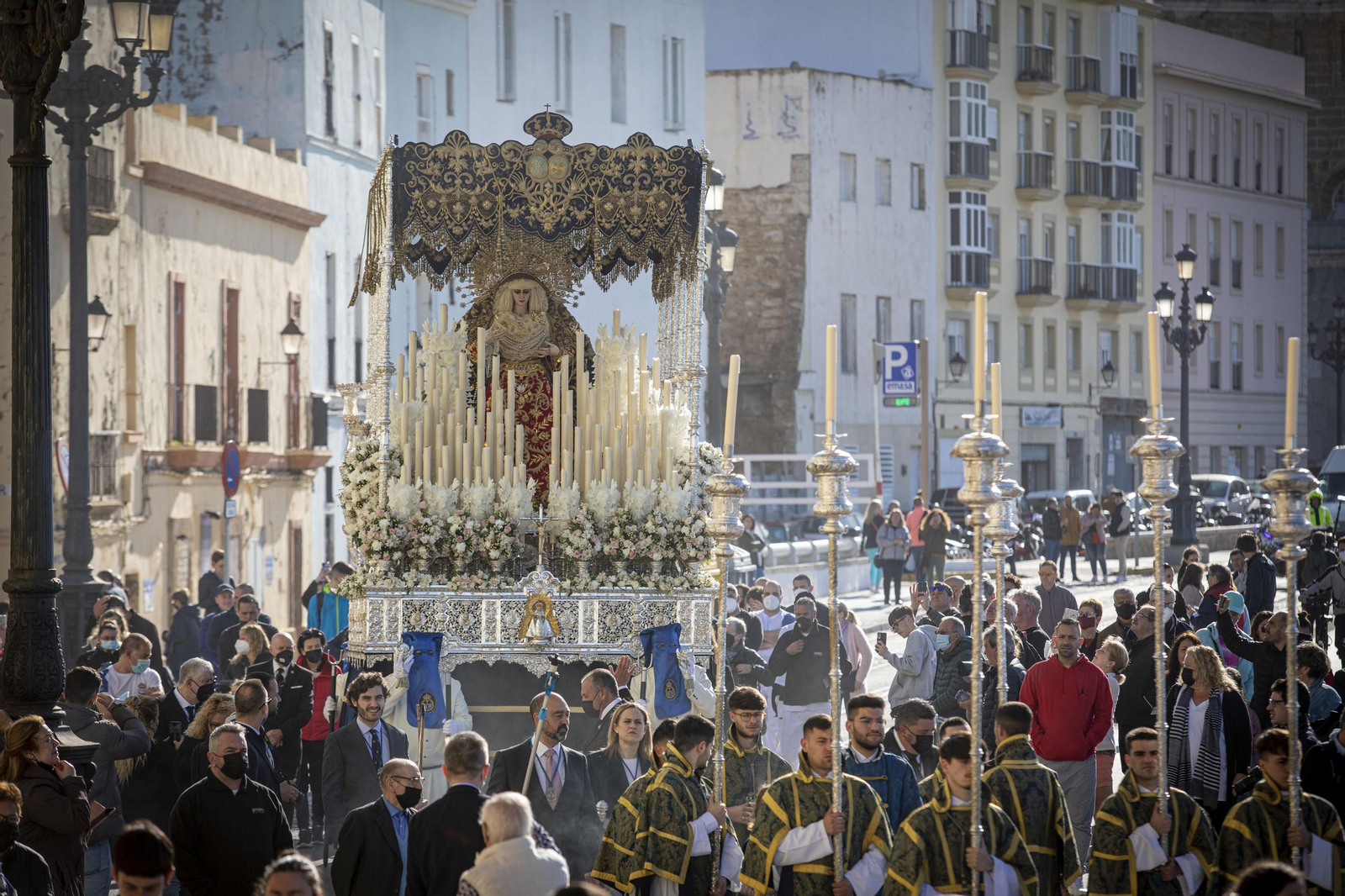 Imágenes del regreso de La Palma a su templo en la Semana Santa de Cádiz 2022