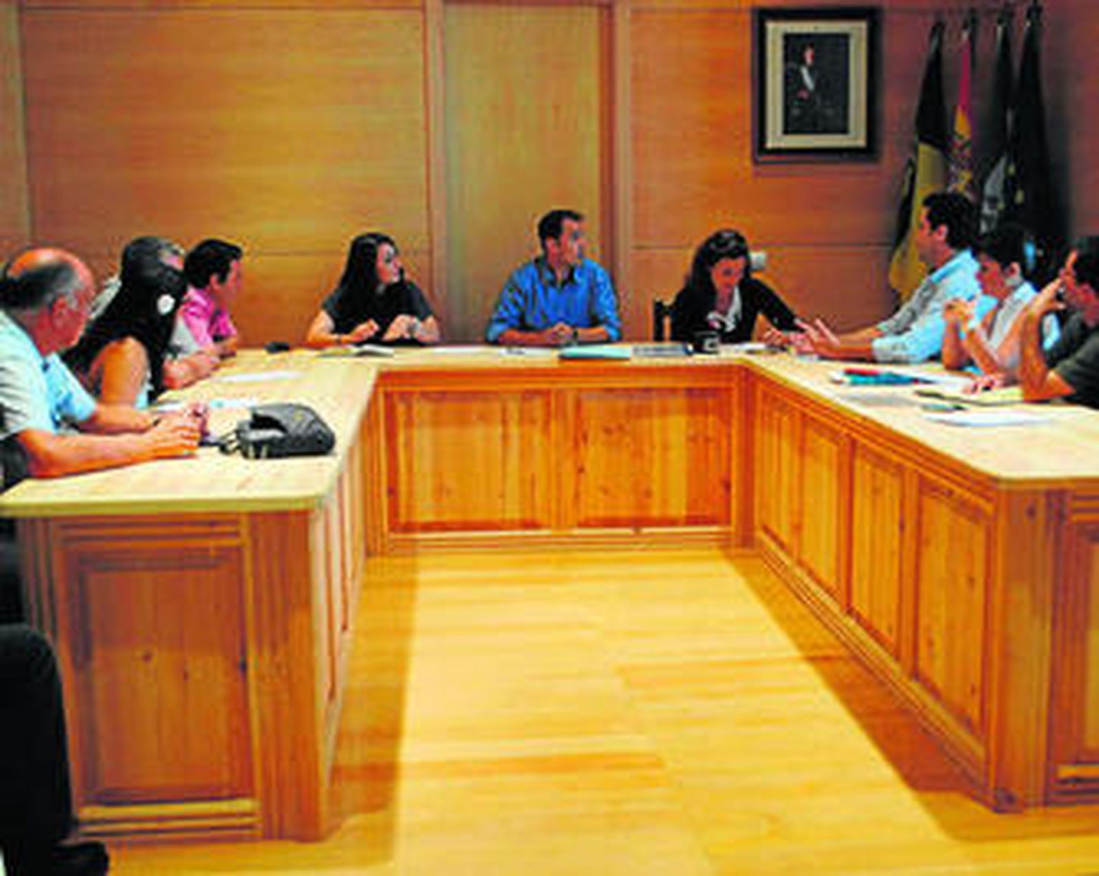 Finalmente se celebraba ayer a las doce del mediodía el primer pleno en el Ayuntamiento.